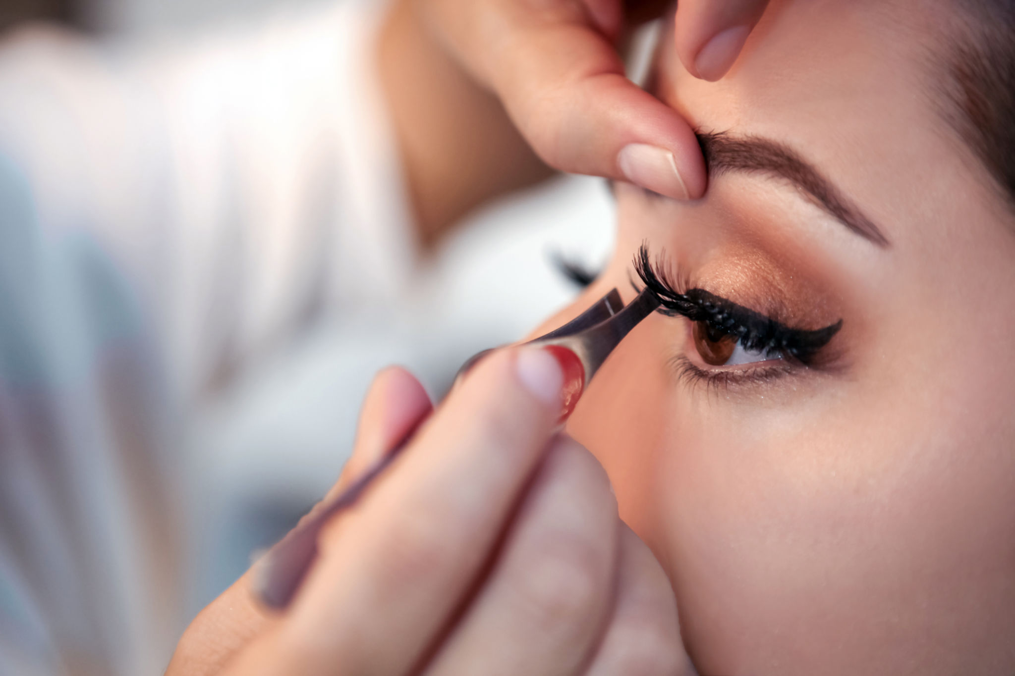 The Application Of Eyelash Extensions