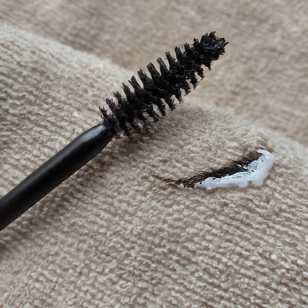 How To Remove Eyelash Glue From Clothes Daejinglue Daejinglue